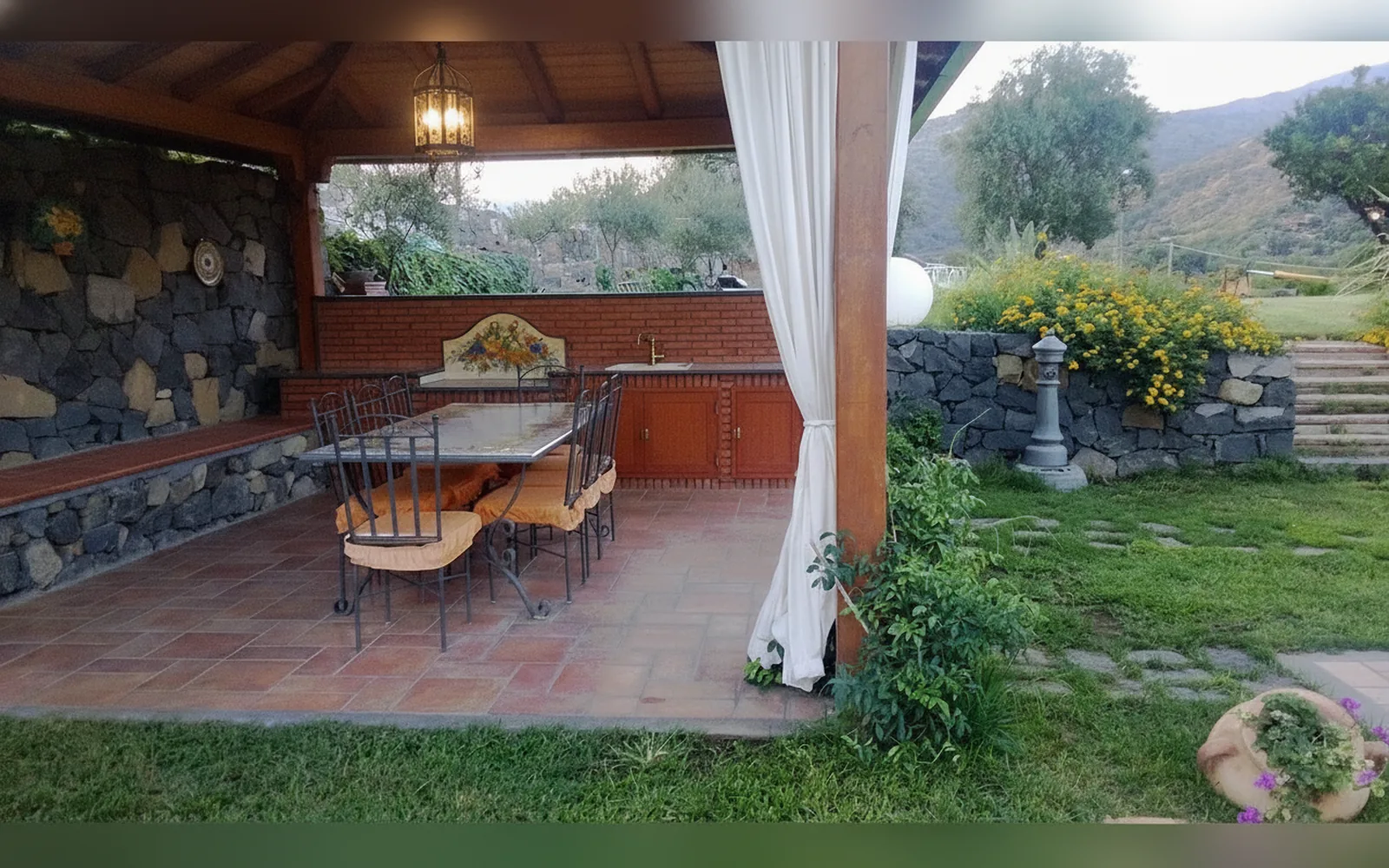 Esterni di Villa Ibiscus Taormina, Mitogio (castiglione di sicilia) (Sicilia) (foto 4)